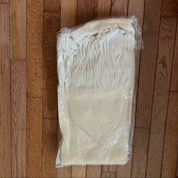 Various scarves - Picture 2 of 7